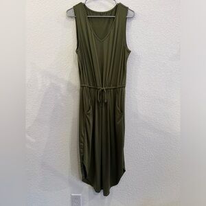 Women’s Olive Sleeveless Midi Dress with Pockets NWOT